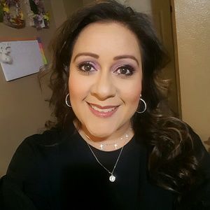 Meet your Posher, Desiree